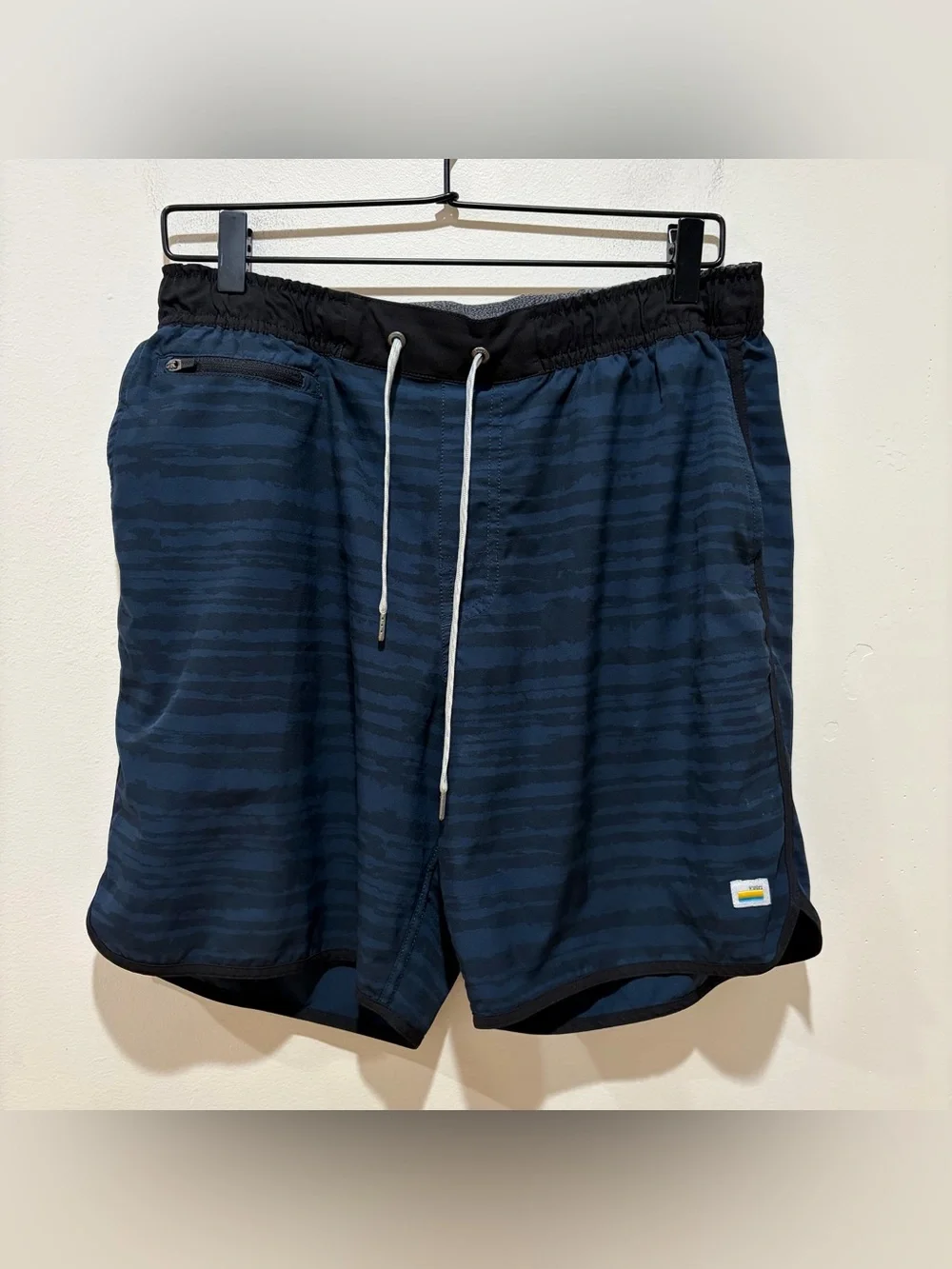 Vuori Banks Athletic Shorts in Navy Blue and Black - Men’s Size Large